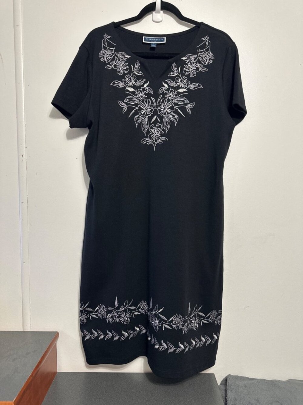 Karen Scott Sport Black Embroidered Floral Short Sleeve Dress Size M - Picture 3 of 7